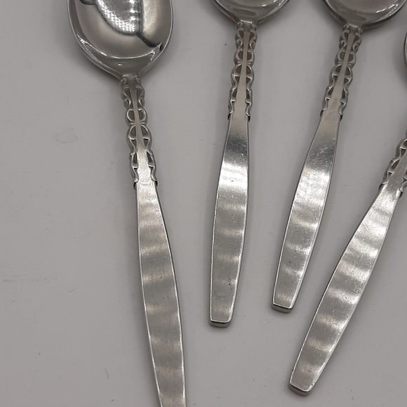 International Lyon ALHAMBRA Stainless Satin Handle Silverware Dinner 4 Teaspoons - Picture 2 of 5